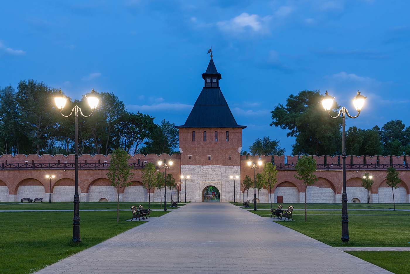 Тульский город кремль. Тульский Кремль Тула. Тульский Кремль Ивановские ворота. Тула башня ивановских ворот. Каменный Тульский Кремль.